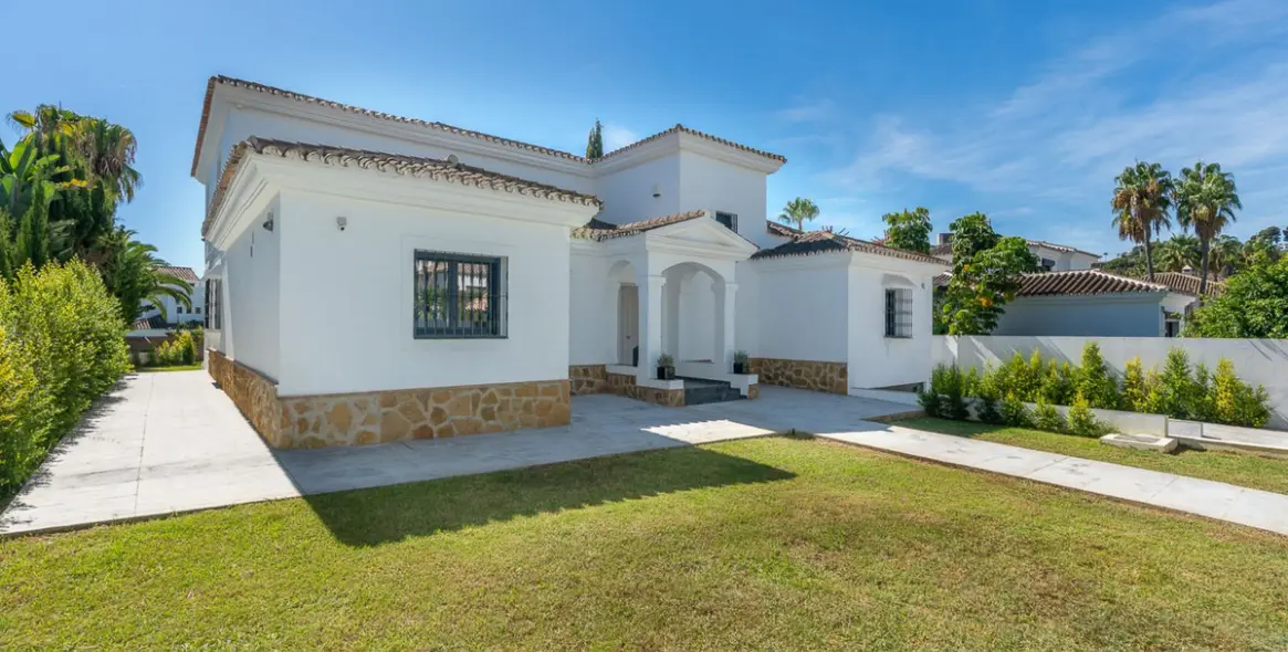 Long-term rent of detached villa in Nueva Andalucía 13