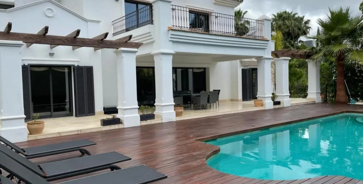 Long-term rent of detached villa in The Golden Mile 1