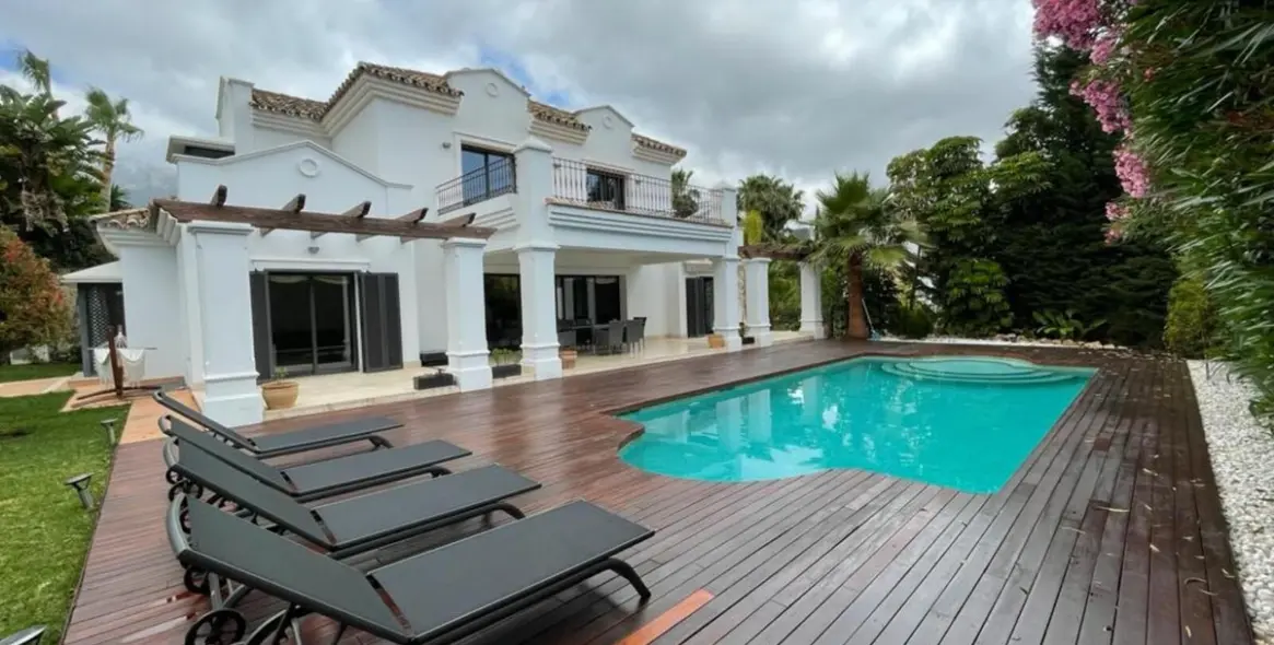 Long-term rent of detached villa in The Golden Mile 2