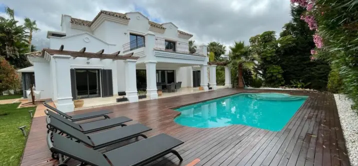 Long-term rent of detached villa in The Golden Mile 1