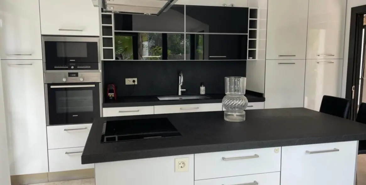 Long-term rent of detached villa in The Golden Mile 6