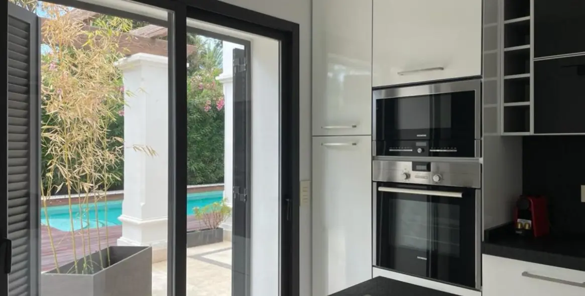 Long-term rent of detached villa in The Golden Mile 7