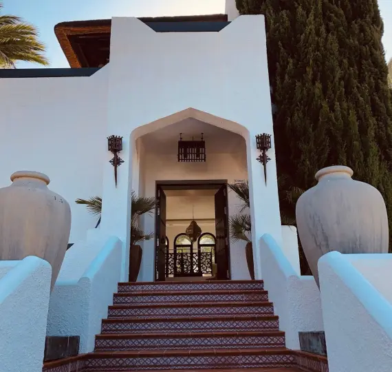 Long-term rent of detached villa in Nueva Andalucía