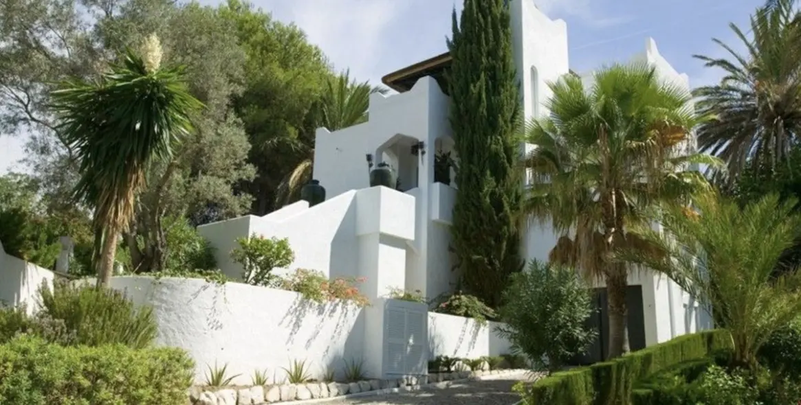Long-term rent of detached villa in Nueva Andalucía 2