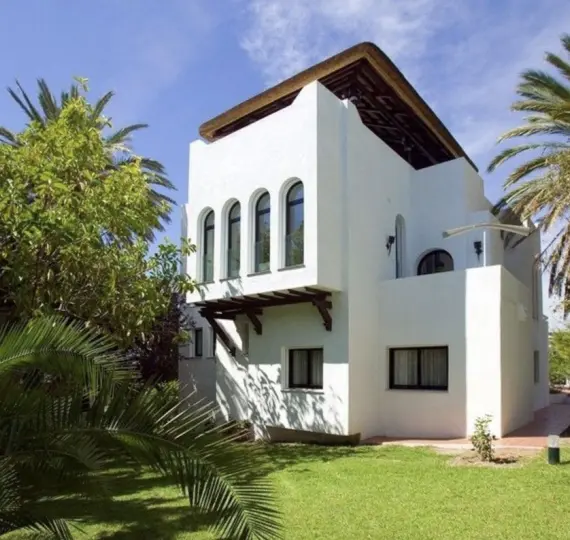 Long-term rent of detached villa in Nueva Andalucía