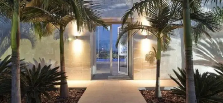 Long-term rent of detached villa in La Quinta 0