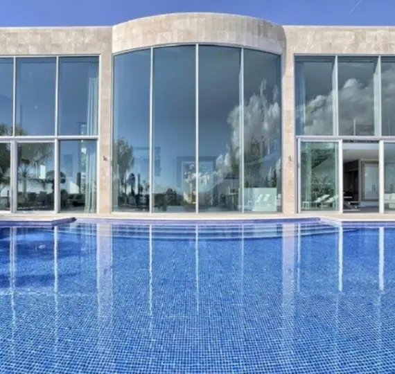 Long-term rent of detached villa in La Quinta