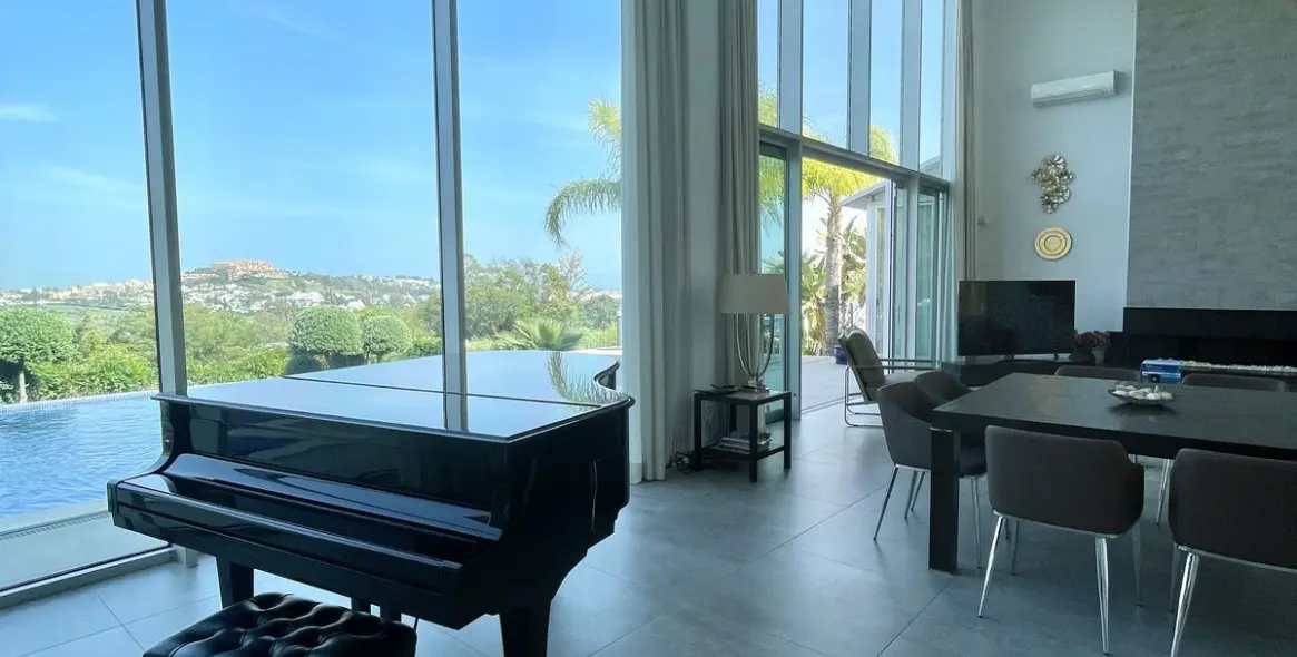 Long-term rent of detached villa in La Quinta 3