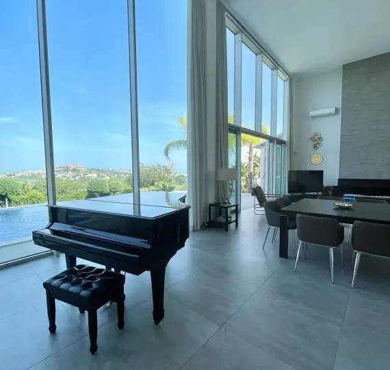 Long-term rent of detached villa in La Quinta