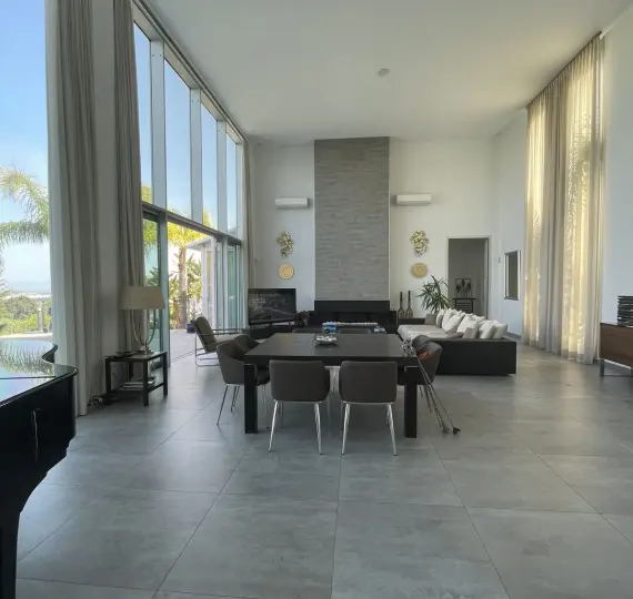 Long-term rent of detached villa in La Quinta