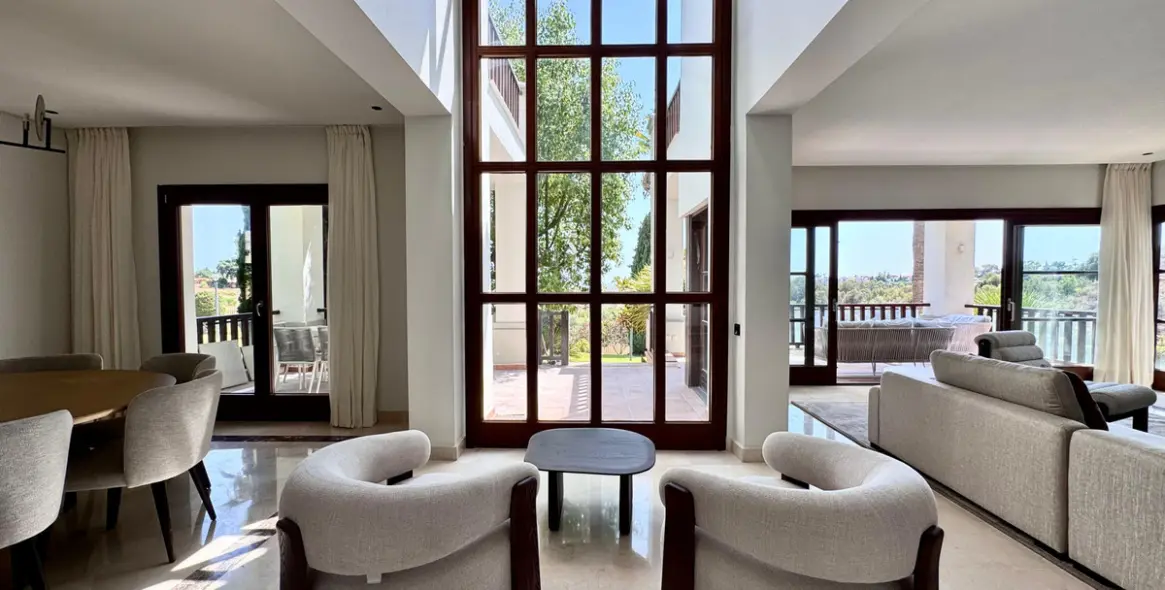 Long-term rent of detached villa in The Golden Mile 2