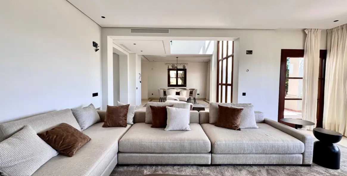 Long-term rent of detached villa in The Golden Mile 3