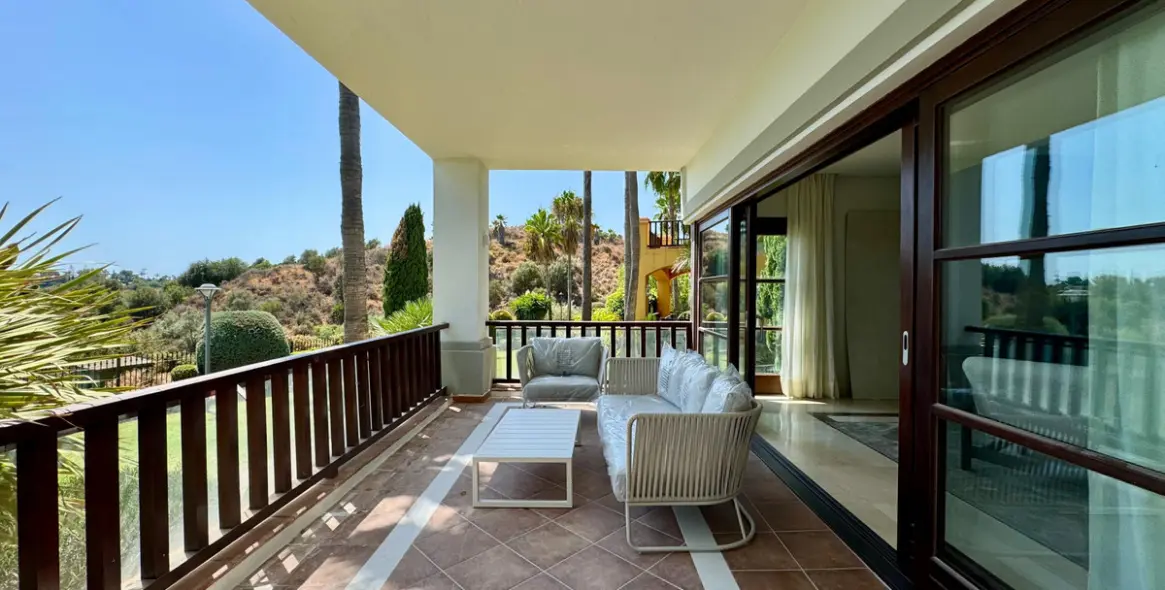 Long-term rent of detached villa in The Golden Mile 10