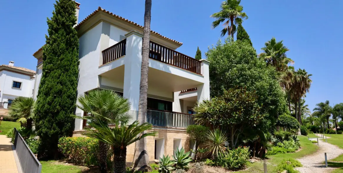 Long-term rent of detached villa in The Golden Mile 11