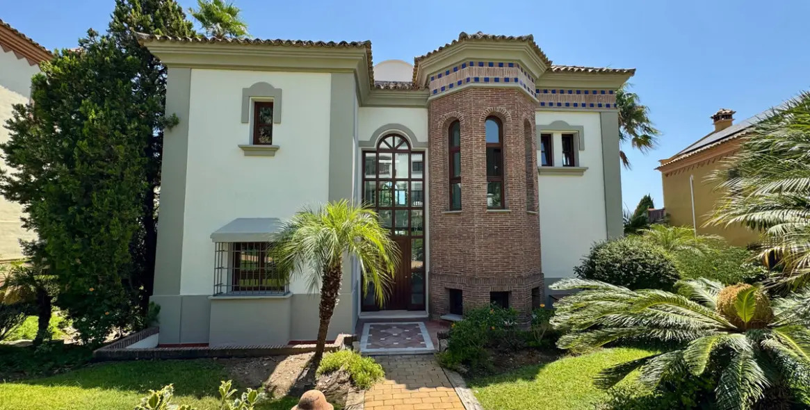 Long-term rent of detached villa in The Golden Mile 12