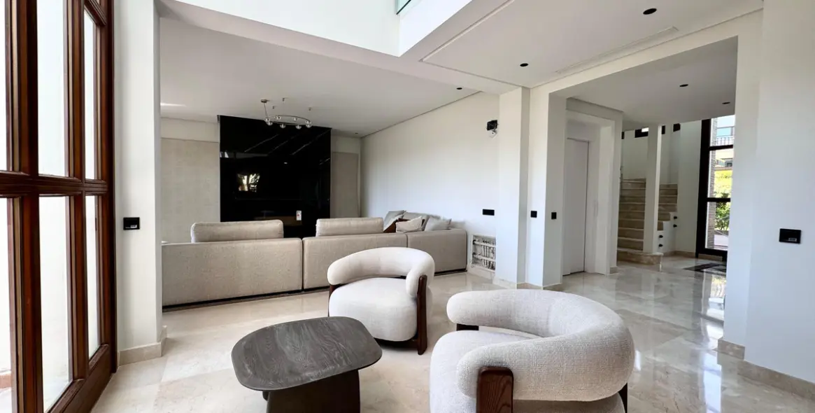 Long-term rent of detached villa in The Golden Mile 13