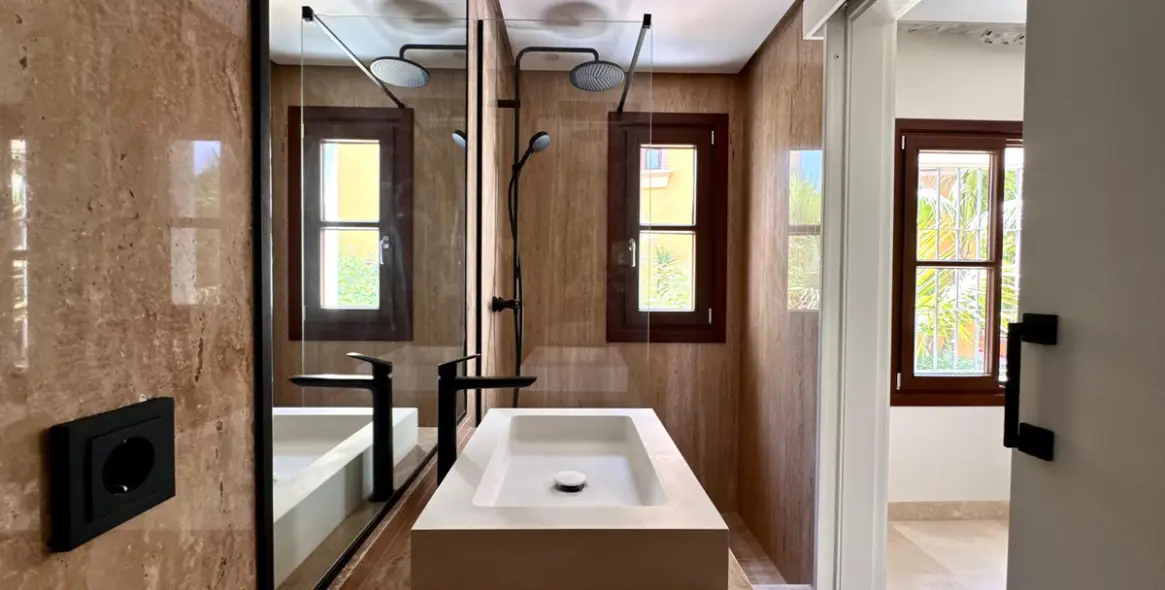 Long-term rent of detached villa in The Golden Mile 20