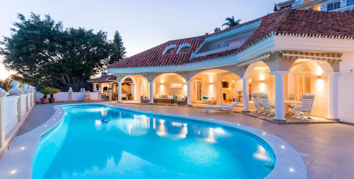 Long-term rent of detached villa in La Quinta 1