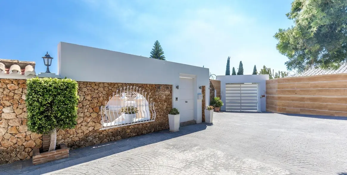 Long-term rent of detached villa in La Quinta 2