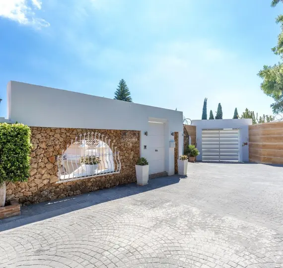 Long-term rent of detached villa in La Quinta