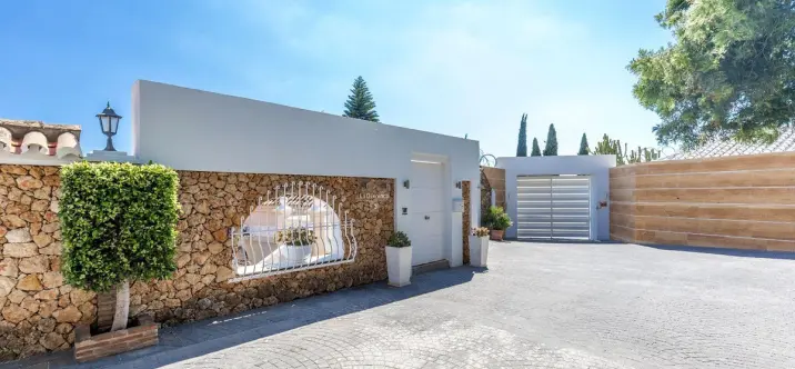 Long-term rent of detached villa in La Quinta 1