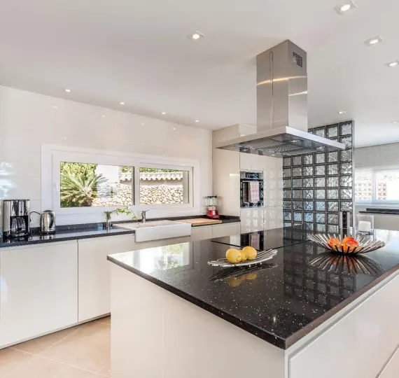 Long-term rent of detached villa in La Quinta