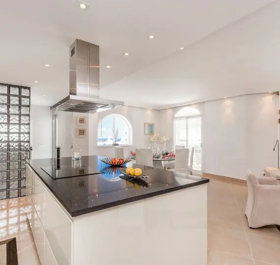 Long-term rent of detached villa in La Quinta