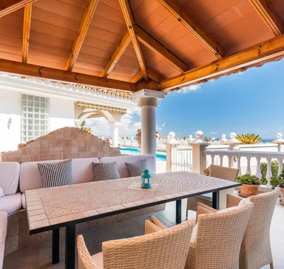 Long-term rent of detached villa in La Quinta