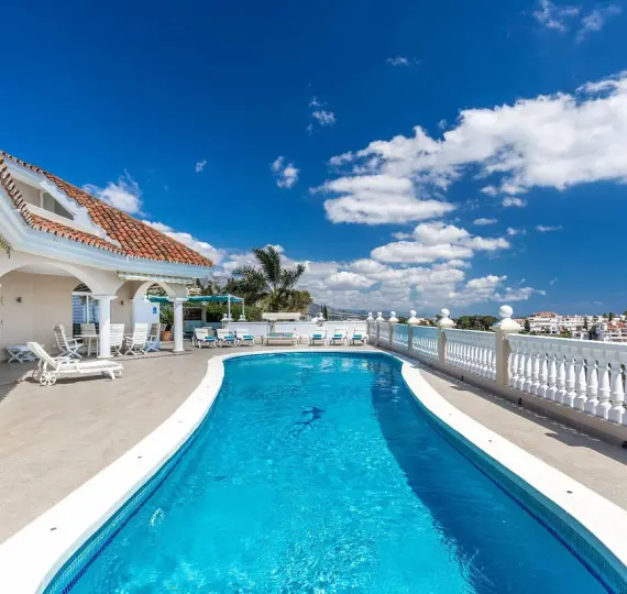 Long-term rent of detached villa in La Quinta