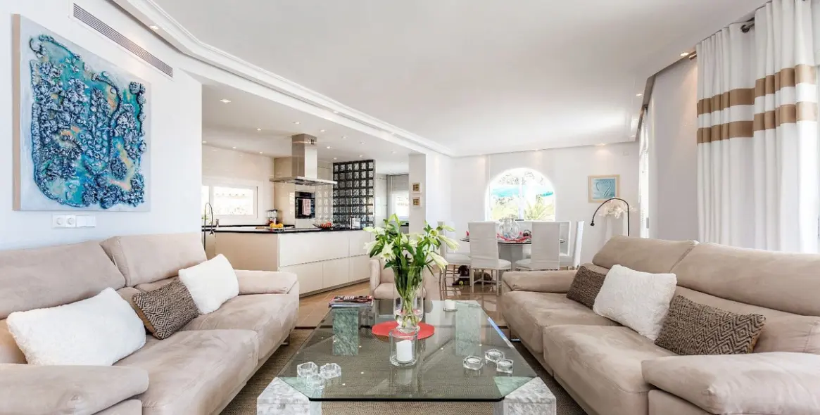 Long-term rent of detached villa in La Quinta 9