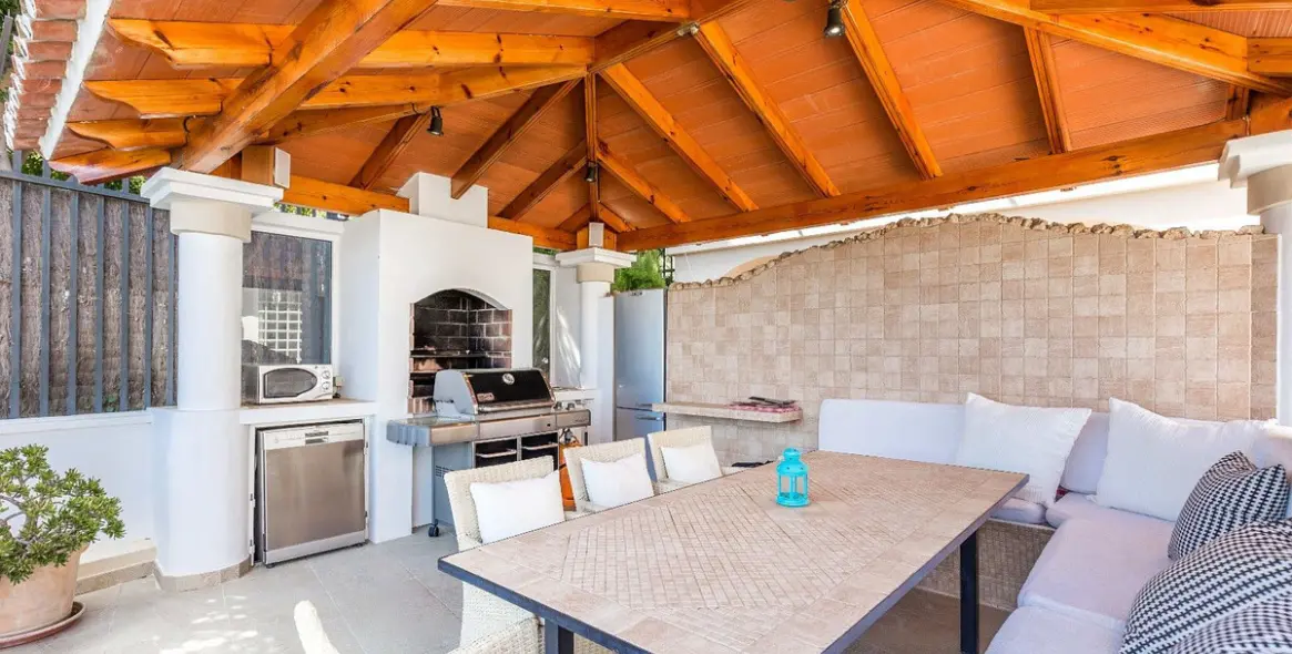 Long-term rent of detached villa in La Quinta 16