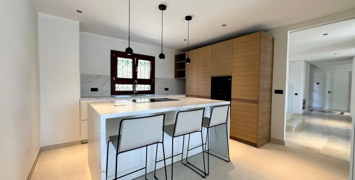 Long-term rent of detached villa in The Golden Mile 7