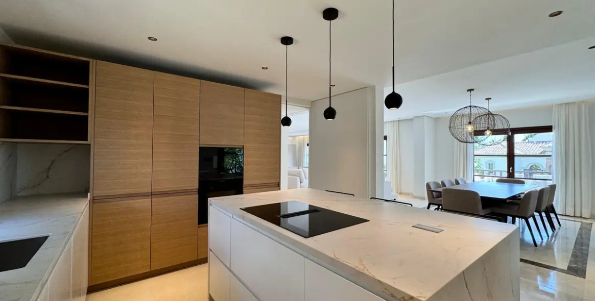 Long-term rent of detached villa in The Golden Mile 8