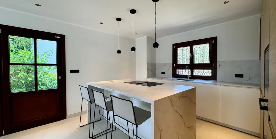 Long-term rent of detached villa in The Golden Mile 10