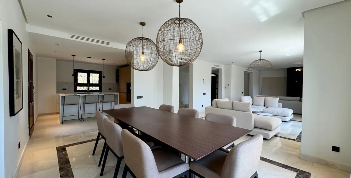 Long-term rent of detached villa in The Golden Mile 12