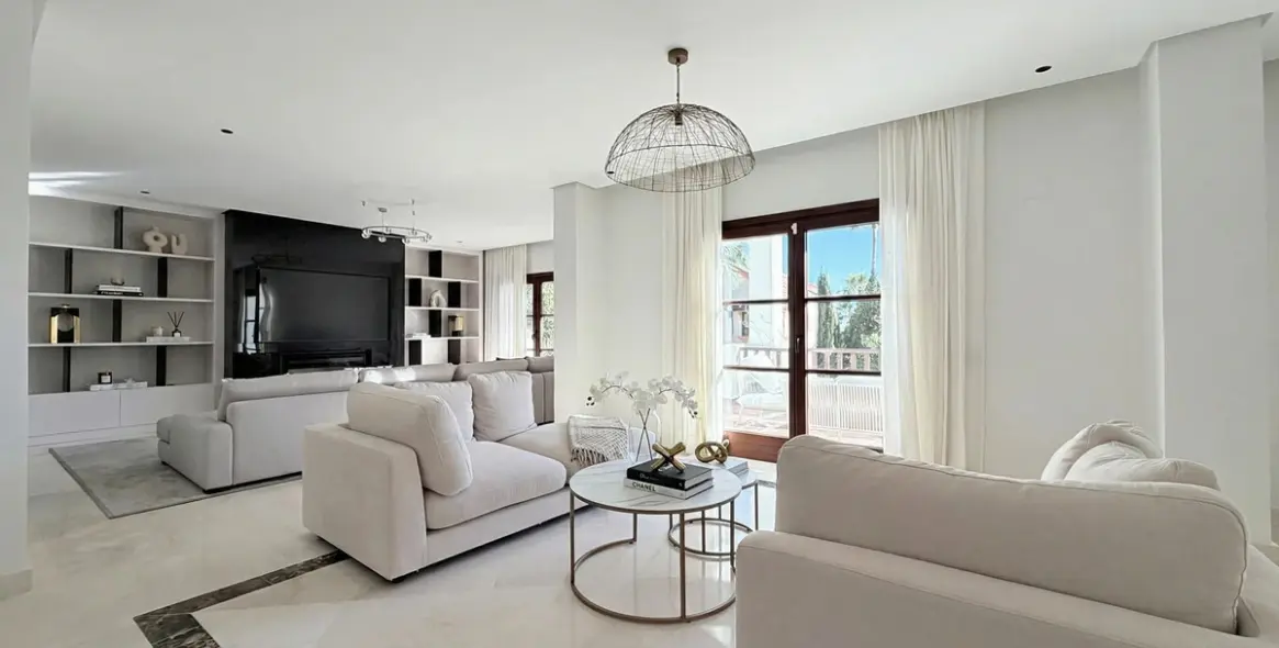 Long-term rent of detached villa in The Golden Mile 32