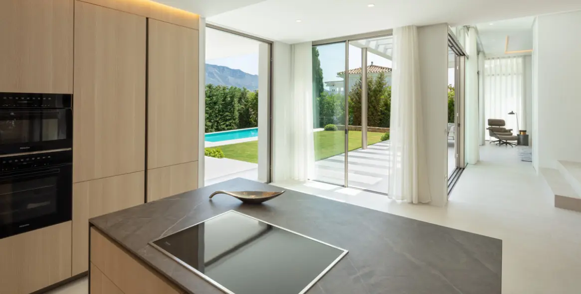 Long-term rent of detached villa in Aloha 7