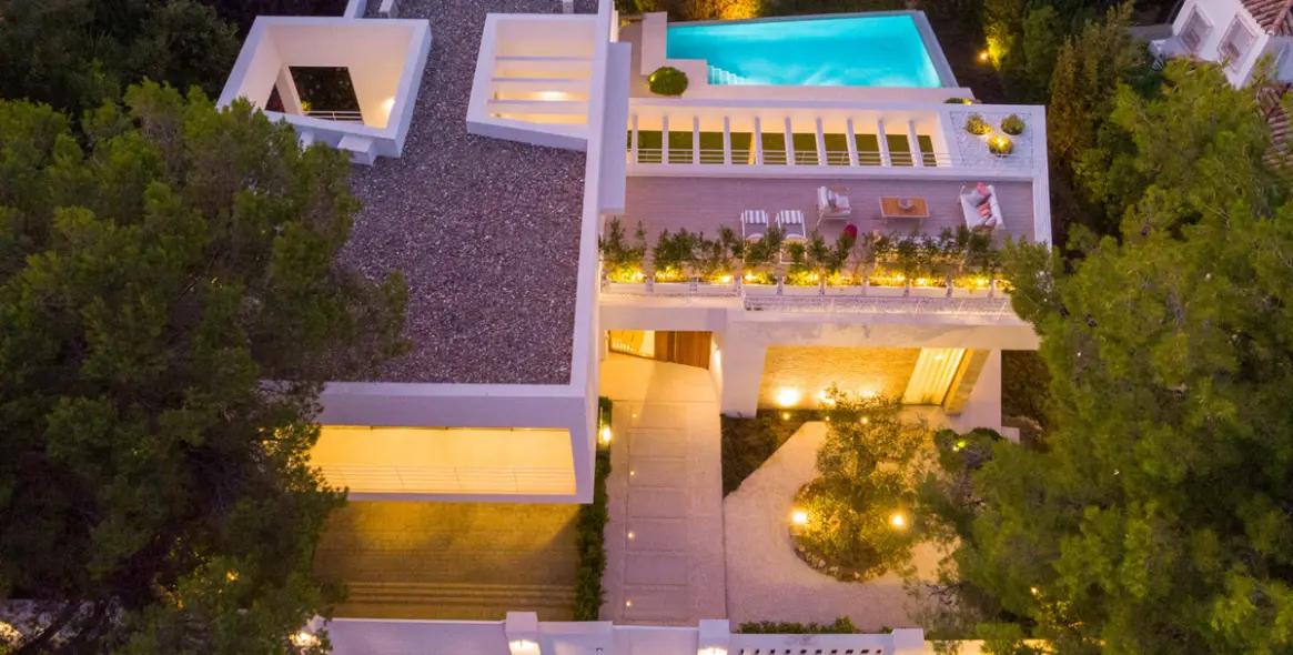 Long-term rent of detached villa in Aloha 10