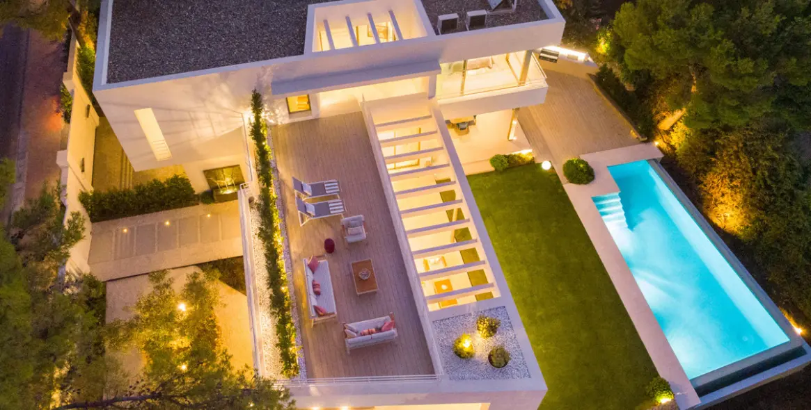 Long-term rent of detached villa in Aloha 12