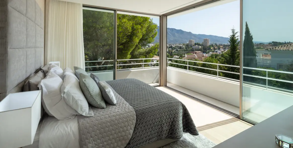 Long-term rent of detached villa in Aloha 15