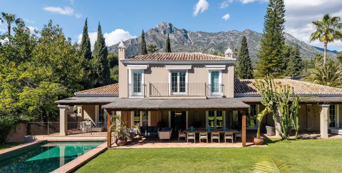 Long-term rent of detached villa in The Golden Mile 1