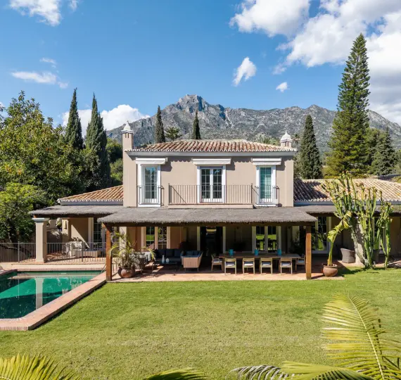 Long-term rent of detached villa in The Golden Mile