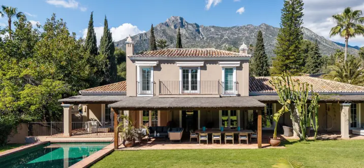 Long-term rent of detached villa in The Golden Mile 0