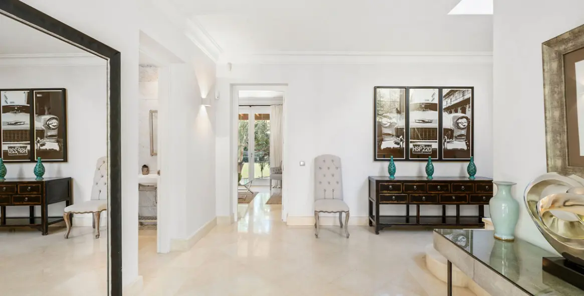 Long-term rent of detached villa in The Golden Mile 8