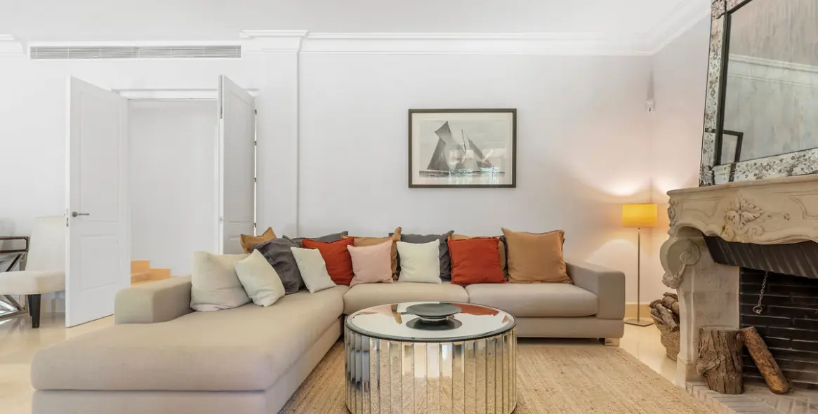 Long-term rent of detached villa in The Golden Mile 11