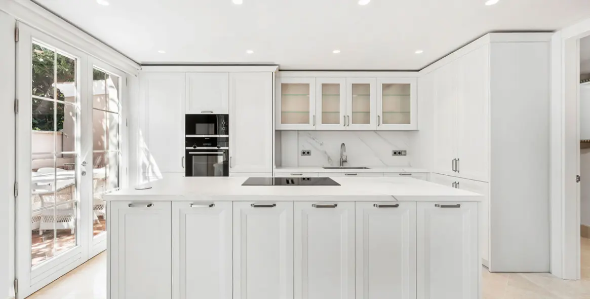 Long-term rent of detached villa in The Golden Mile 15