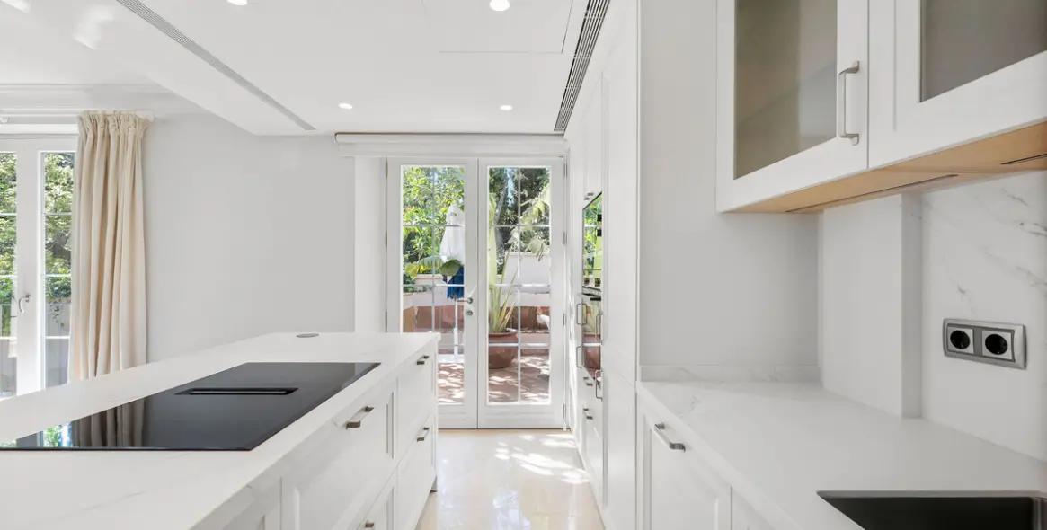 Long-term rent of detached villa in The Golden Mile 16