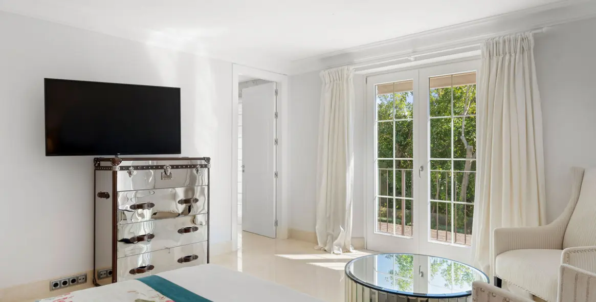 Long-term rent of detached villa in The Golden Mile 20