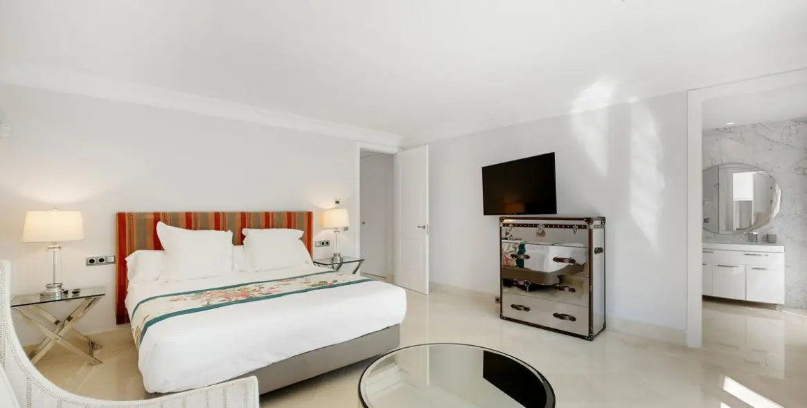 Long-term rent of detached villa in The Golden Mile 23