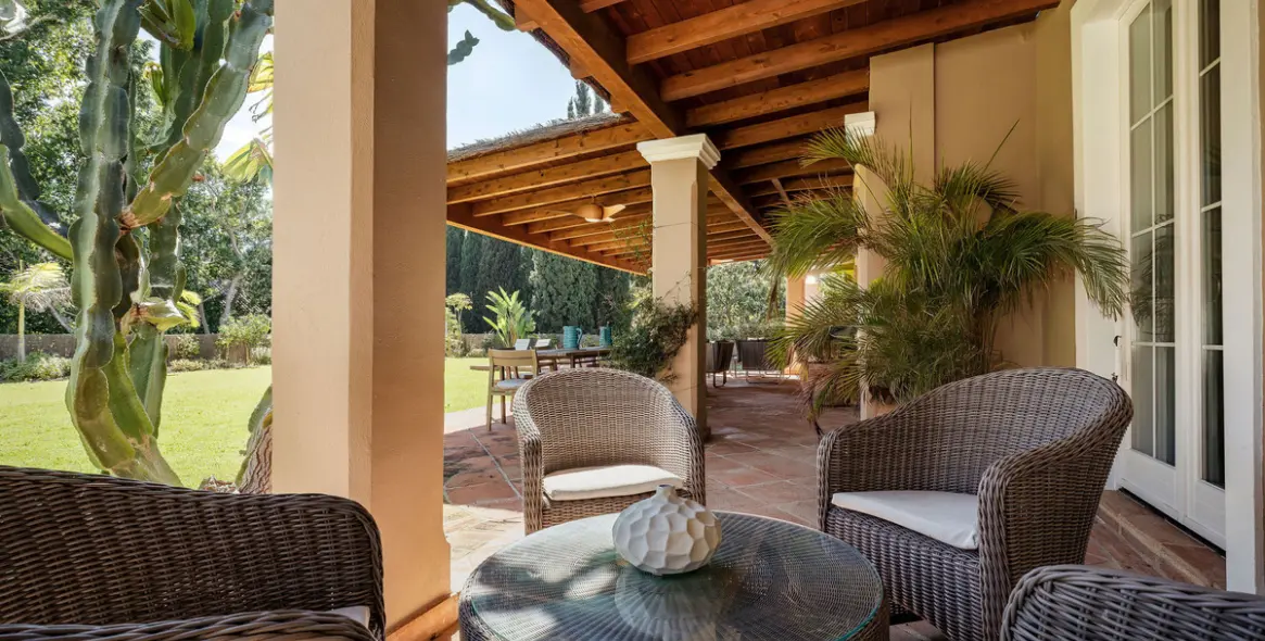 Long-term rent of detached villa in The Golden Mile 24